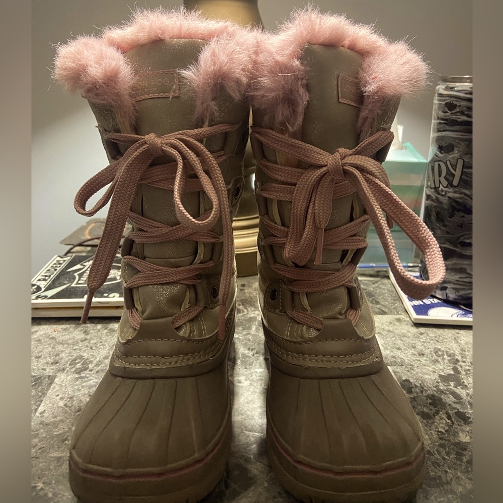 Size 11 London Fog snow boots grey with pink fur